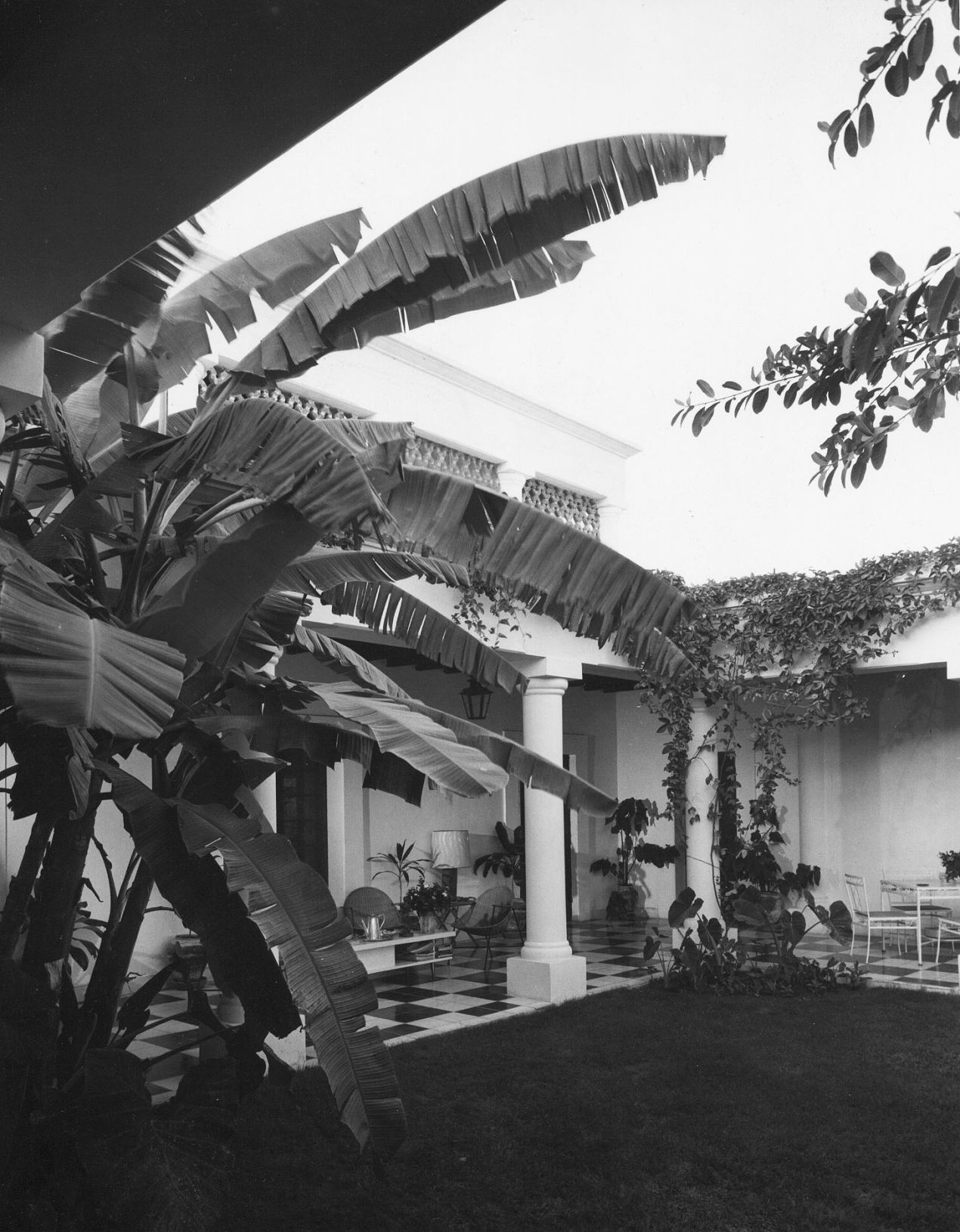 1959 home photos: Greek influence in Alamos estate